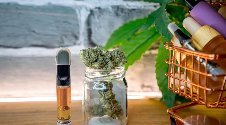 Read more about the article Cannabis Vape Guide: How to Choose the Right Vape Product